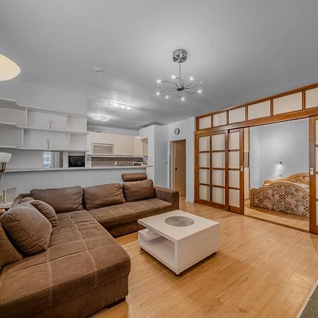 Huge Apartment Next To Train Station Close To The City Center Bratislava Luaran gambar