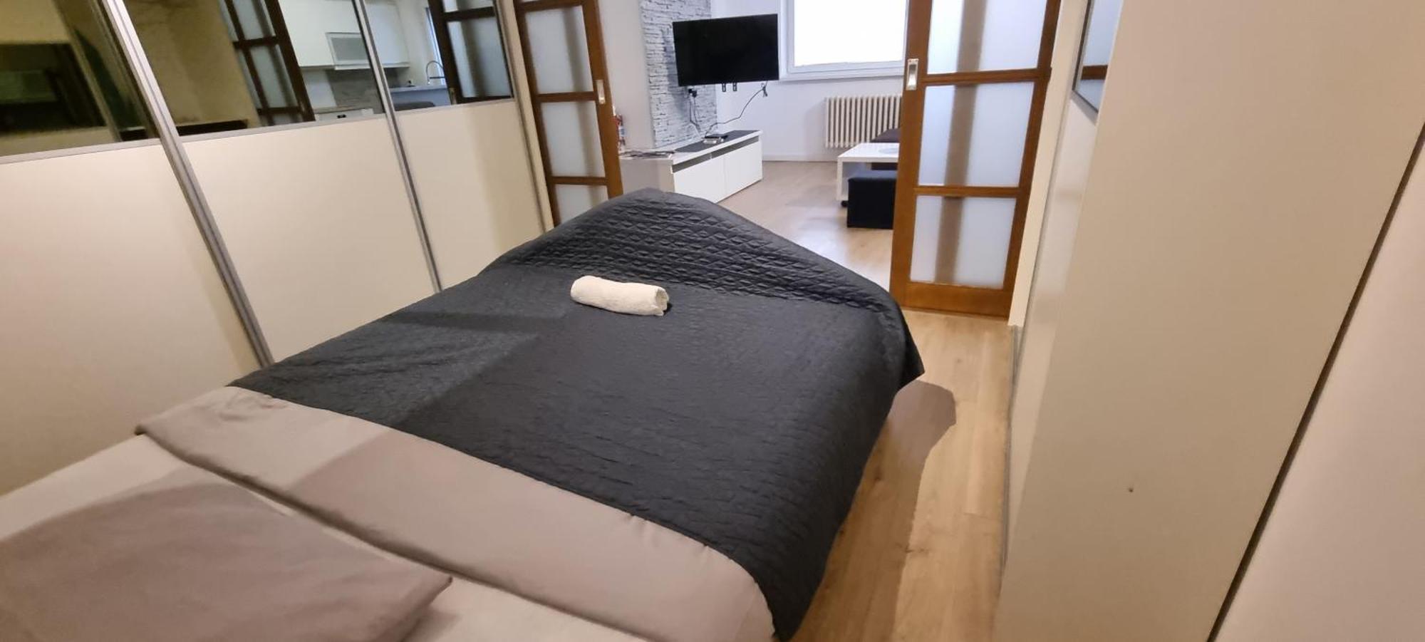 Huge Apartment Next To Train Station Close To The City Center Bratislava Luaran gambar