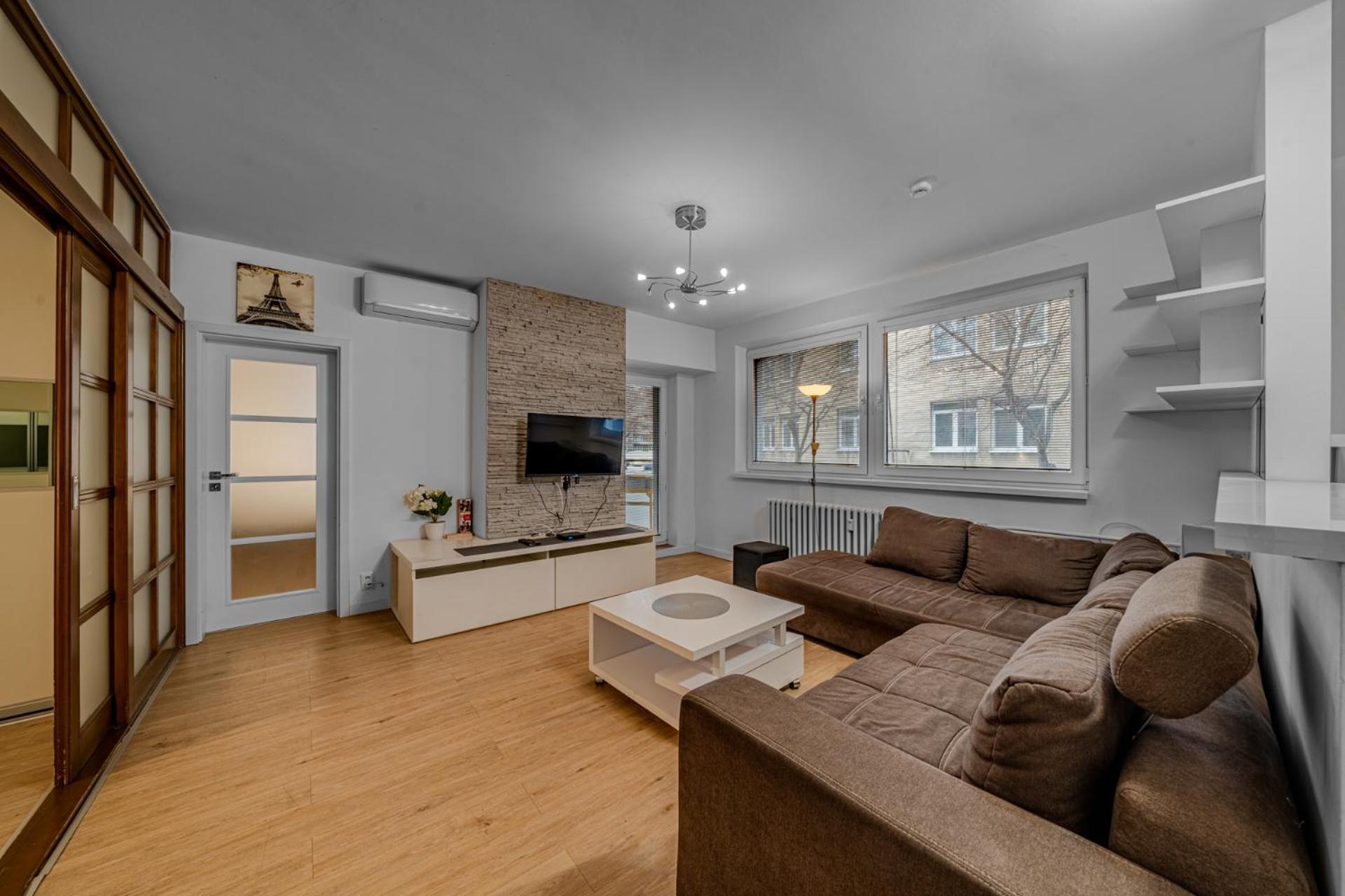 Huge Apartment Next To Train Station Close To The City Center Bratislava Luaran gambar